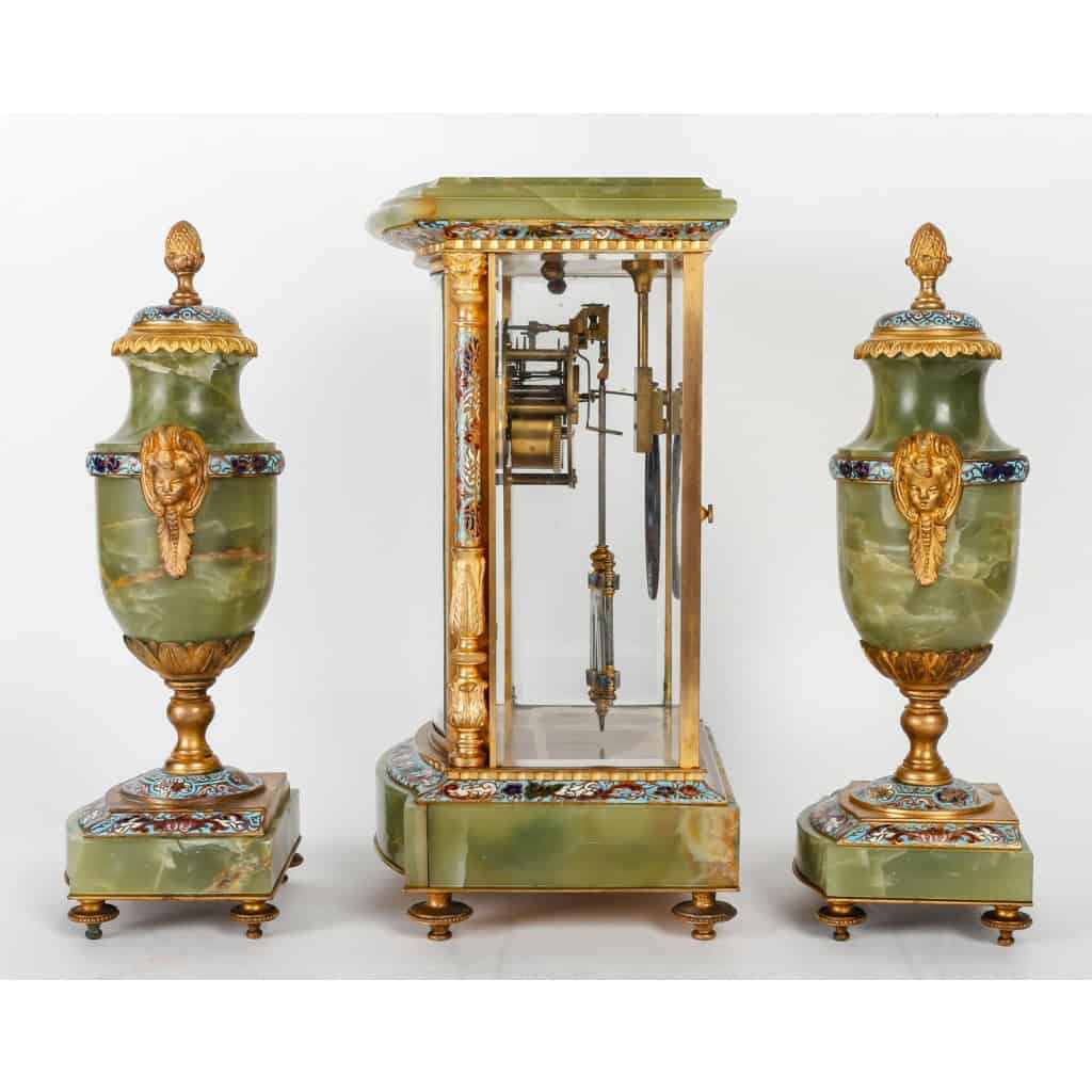 Une garniture en bronze cloisonné et doré fin XIXème siècle | Biron Une garniture en bronze cloisonné et doré fin XIXème siècle