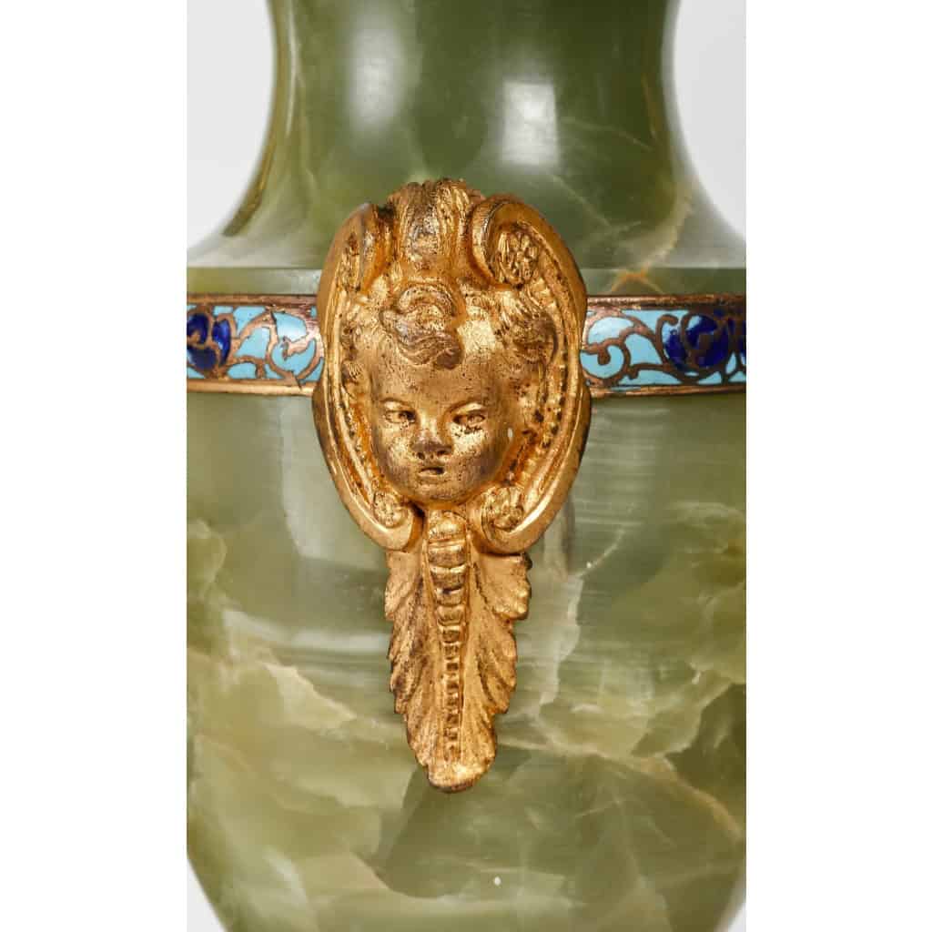 Une garniture en bronze cloisonné et doré fin XIXème siècle | Biron Une garniture en bronze cloisonné et doré fin XIXème siècle