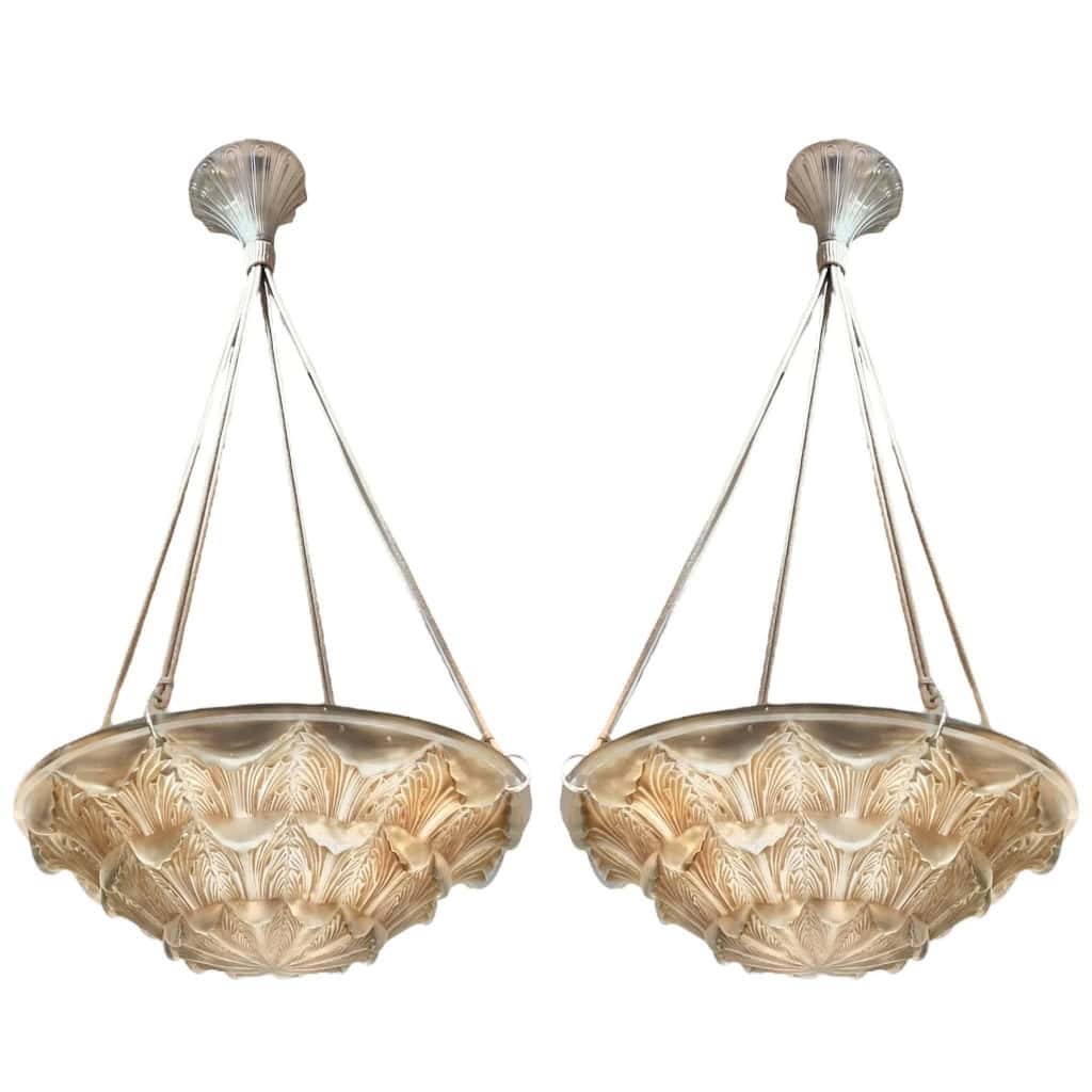 Paire de Suspensions Plafonniers Lustres « Gaillon » verre blanc patiné sépia de René LALIQUE | Biron ||||||||