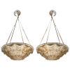 Paire de Suspensions Plafonniers Lustres « Gaillon » verre blanc patiné sépia de René LALIQUE | Biron Paire de Suspensions Plafonniers Lustres "Gaillon" verre blanc patiné sépia de René LALIQUE
