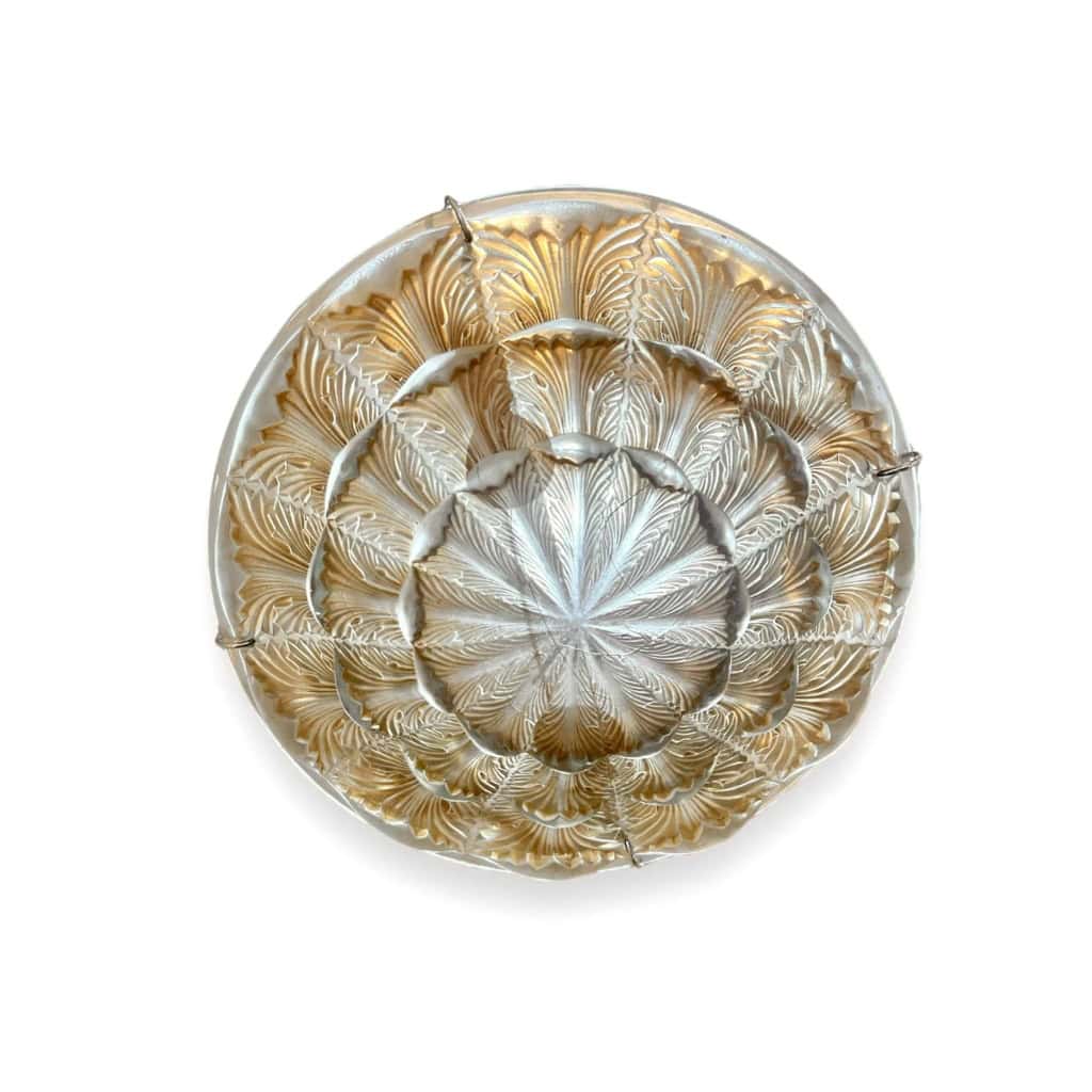 Paire de Suspensions Plafonniers Lustres « Gaillon » verre blanc patiné sépia de René LALIQUE | Biron Paire de Suspensions Plafonniers Lustres "Gaillon" verre blanc patiné sépia de René LALIQUE