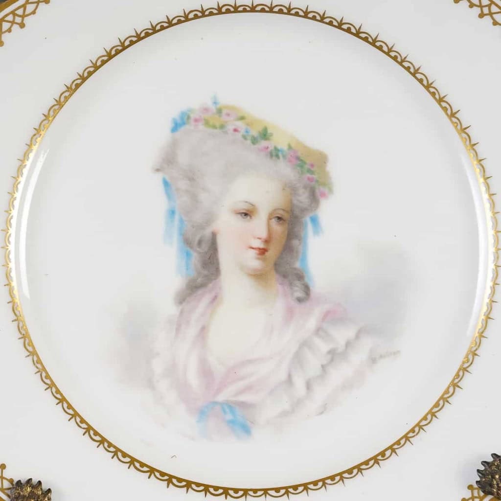 Série d’assièttes en porcelaine de limoge fin XIXème siècle | Biron Série d'assièttes en porcelaine de limoge fin XIXème siècle