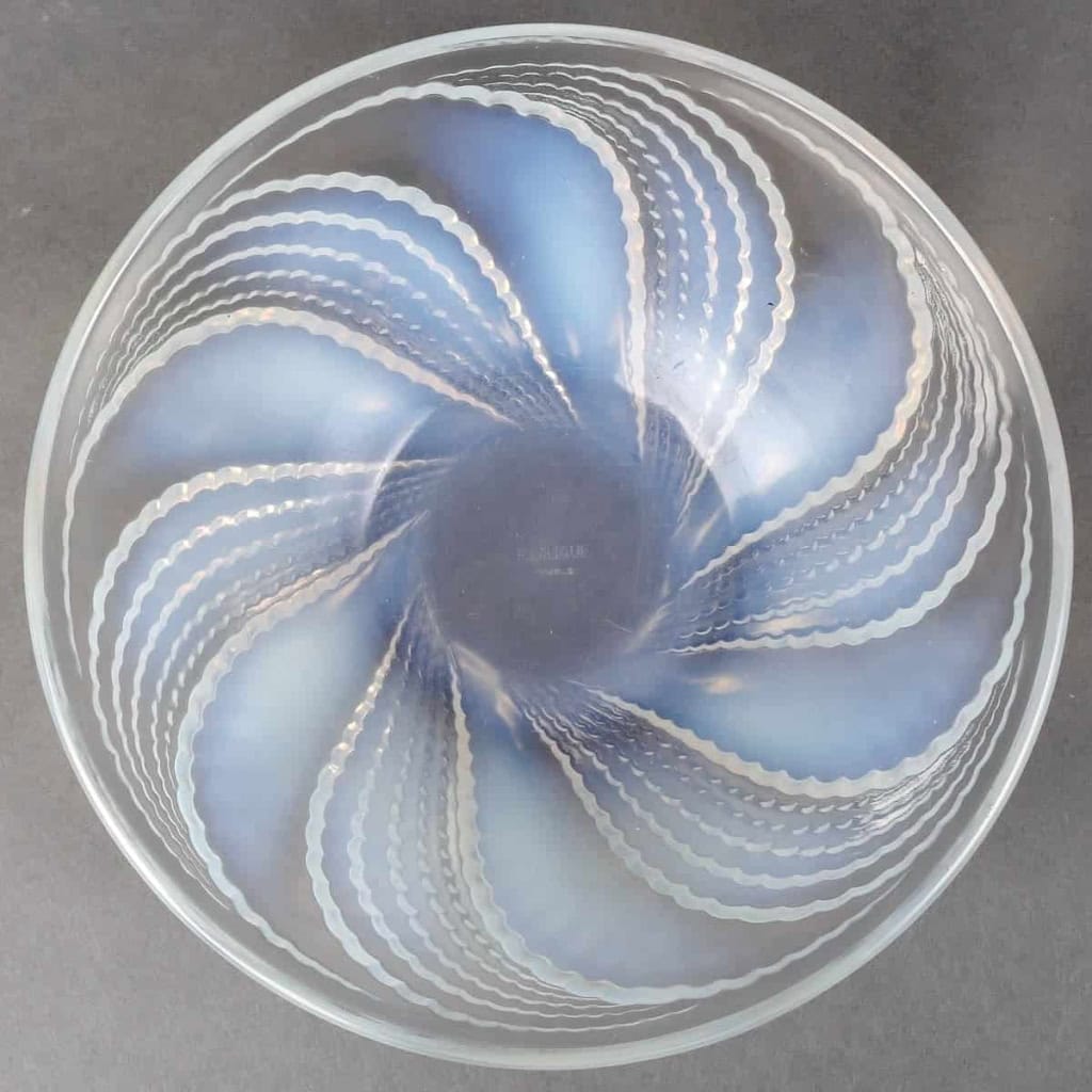 Coupe « Fleuron » verre opalescent de René LALIQUE | Biron Coupe "Fleuron" verre opalescent de René LALIQUE