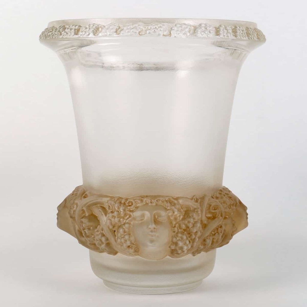 Vase « Quatre Têtes de Femmes et Raisins » verre blanc patiné sépia de René LALIQUE | Biron |||||||