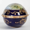 Un coffret à. bijoux en porcelaine en forme d’un oeuf fin XIXème siècle | Biron Un coffret à. bijoux en porcelaine en forme d'un oeuf fin XIXème siècle