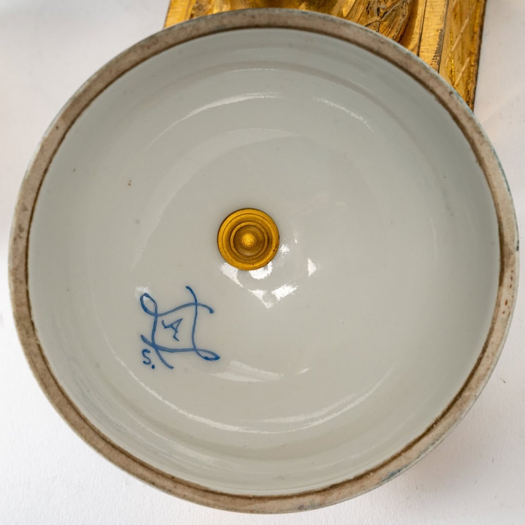 Une paire de vases en porcelaine de style Sèvres fin XIXème siècle | Biron Une paire de vases en porcelaine de style Sèvres fin XIXème siècle