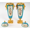 Une paire de vases en porcelaine de style Sèvres fin XIXème siècle | Biron Une paire de vases en porcelaine de style Sèvres fin XIXème siècle