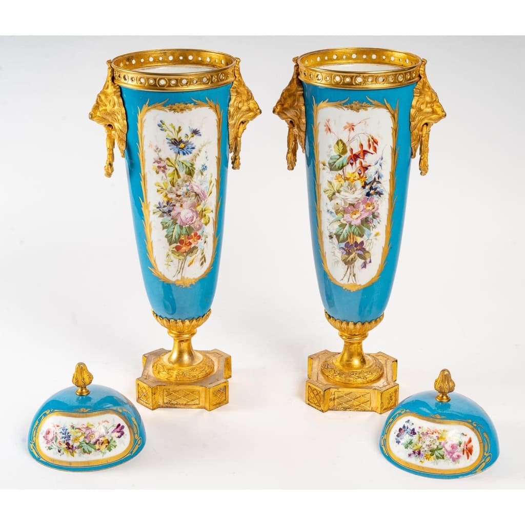 Une paire de vases en porcelaine de style Sèvres fin XIXème siècle | Biron Une paire de vases en porcelaine de style Sèvres fin XIXème siècle