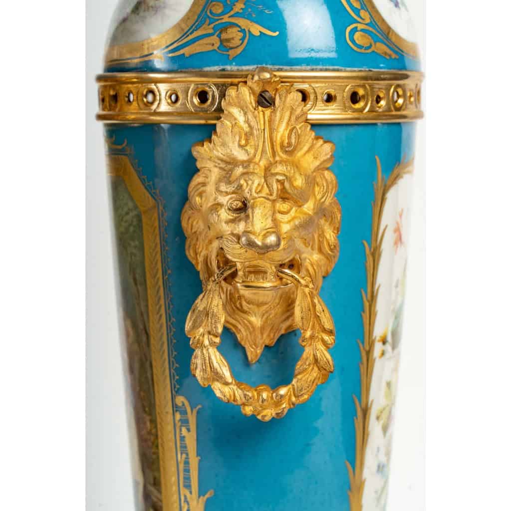 Une paire de vases en porcelaine de style Sèvres fin XIXème siècle | Biron Une paire de vases en porcelaine de style Sèvres fin XIXème siècle