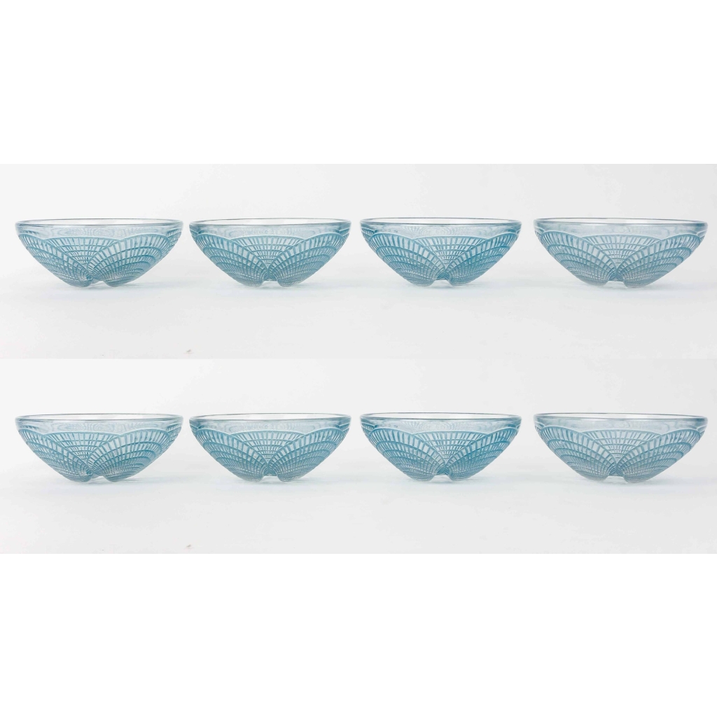 Service « Coquilles » verre blanc patiné bleu de René LALIQUE – 8 Pièces | Biron Service "Coquilles" verre blanc patiné bleu de René LALIQUE - 8 Pièces