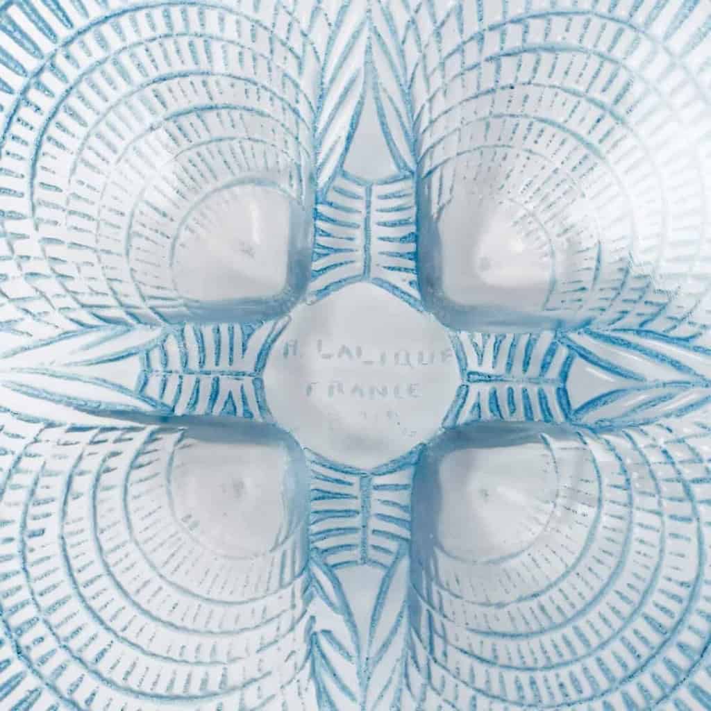 Service « Coquilles » verre blanc patiné bleu de René LALIQUE – 8 Pièces | Biron Service "Coquilles" verre blanc patiné bleu de René LALIQUE - 8 Pièces