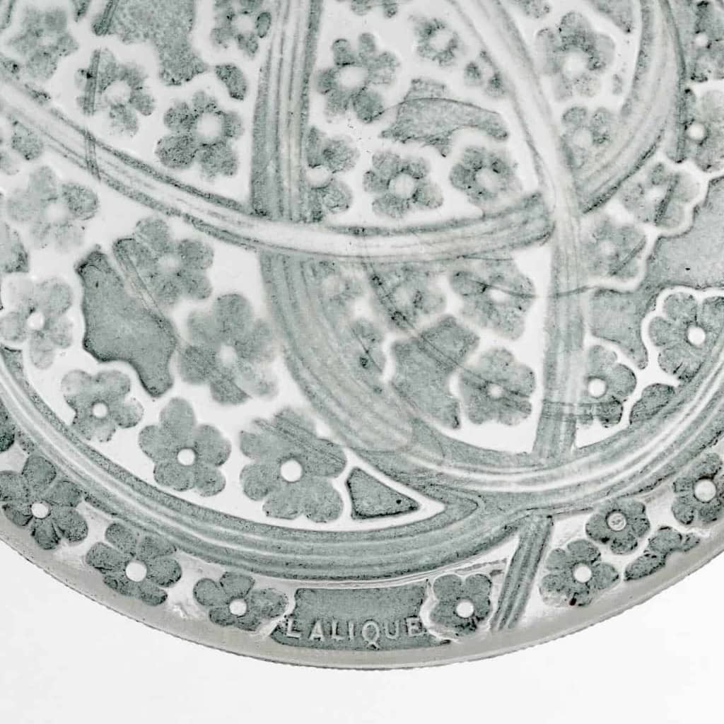 Boîte « Lucie » verre blanc patiné bleu de René LALIQUE | Biron Boîte "Lucie" verre blanc patiné bleu de René LALIQUE