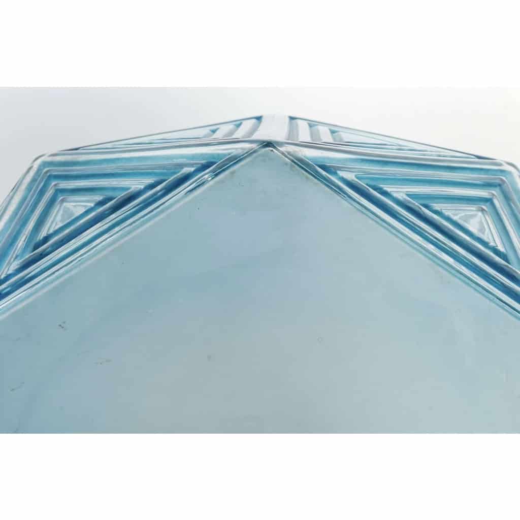 Vase « Nanking » verre blanc patiné bleu électrique de René LALIQUE | Biron Vase "Nanking" verre blanc patiné bleu électrique de René LALIQUE