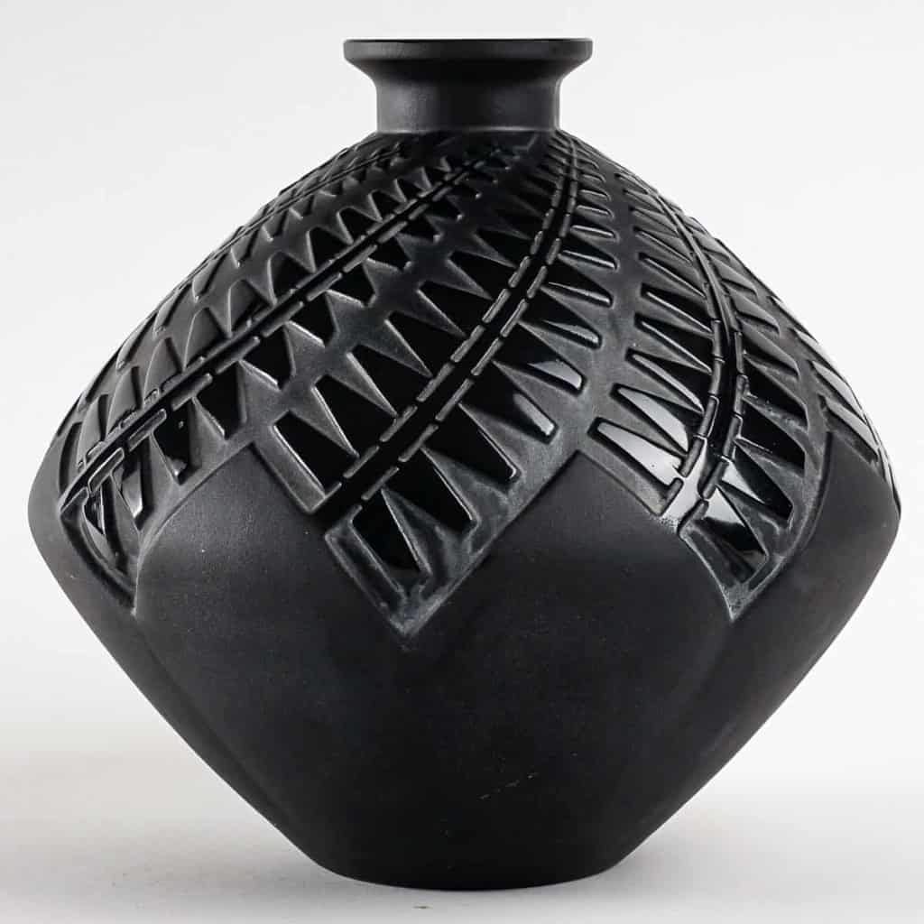 Vase « Montargis » verre noir patiné blanc de René LALIQUE | Biron ||||||