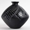 Vase « Montargis » verre noir patiné blanc de René LALIQUE | Biron Vase "Montargis" verre noir patiné blanc de René LALIQUE