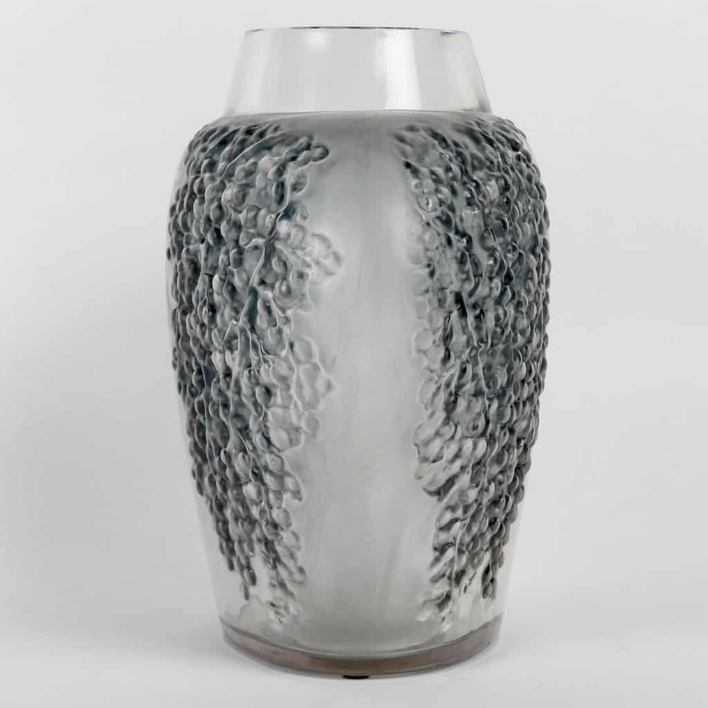 Vase « Poivre » verre blanc patiné bleu gris de René LALIQUE | Biron Vase "Poivre" verre blanc patiné bleu gris de René LALIQUE