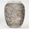 Vase « Biches » verre blanc patiné gris de René LALIQUE | Biron Vase « Biches » verre blanc patiné gris de René LALIQUE