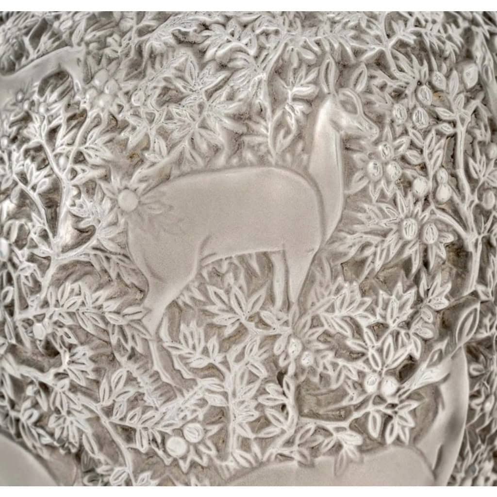 Vase « Biches » verre blanc patiné gris de René LALIQUE | Biron Vase « Biches » verre blanc patiné gris de René LALIQUE