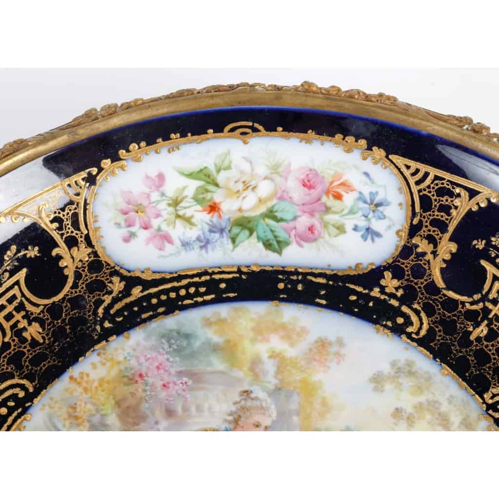 Coupe en porcelaine et monture en bronze doré, XIXème siècle