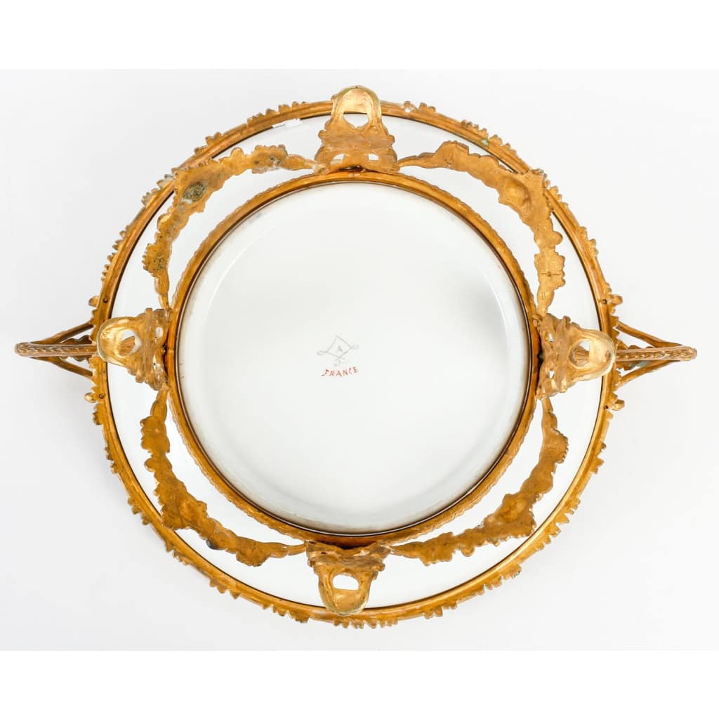 Coupe en porcelaine et monture en bronze doré, XIXème siècle