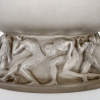 Vase « Lutteurs » verre blanc patiné gris de René LALIQUE | Biron Vase "Lutteurs" verre blanc patiné gris de René LALIQUE