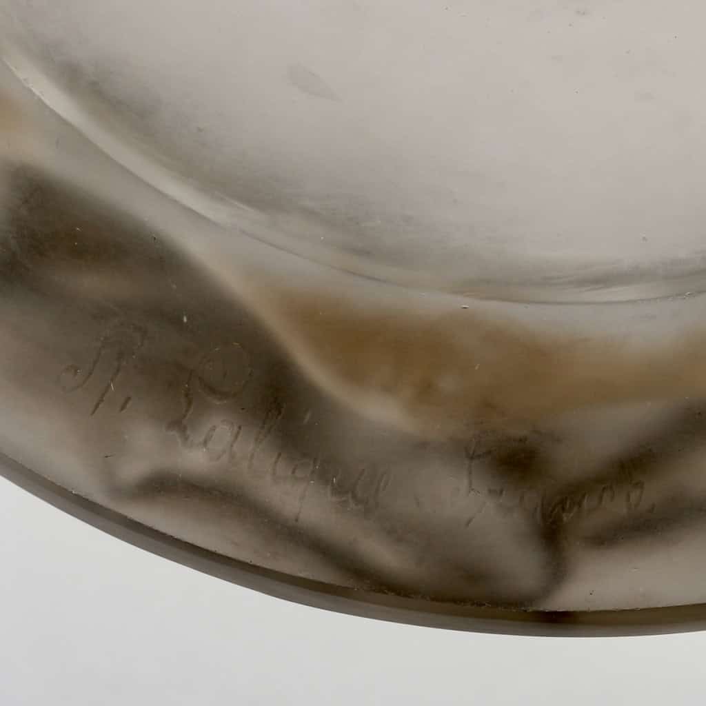 Vase « Lutteurs » verre blanc patiné gris de René LALIQUE | Biron Vase "Lutteurs" verre blanc patiné gris de René LALIQUE