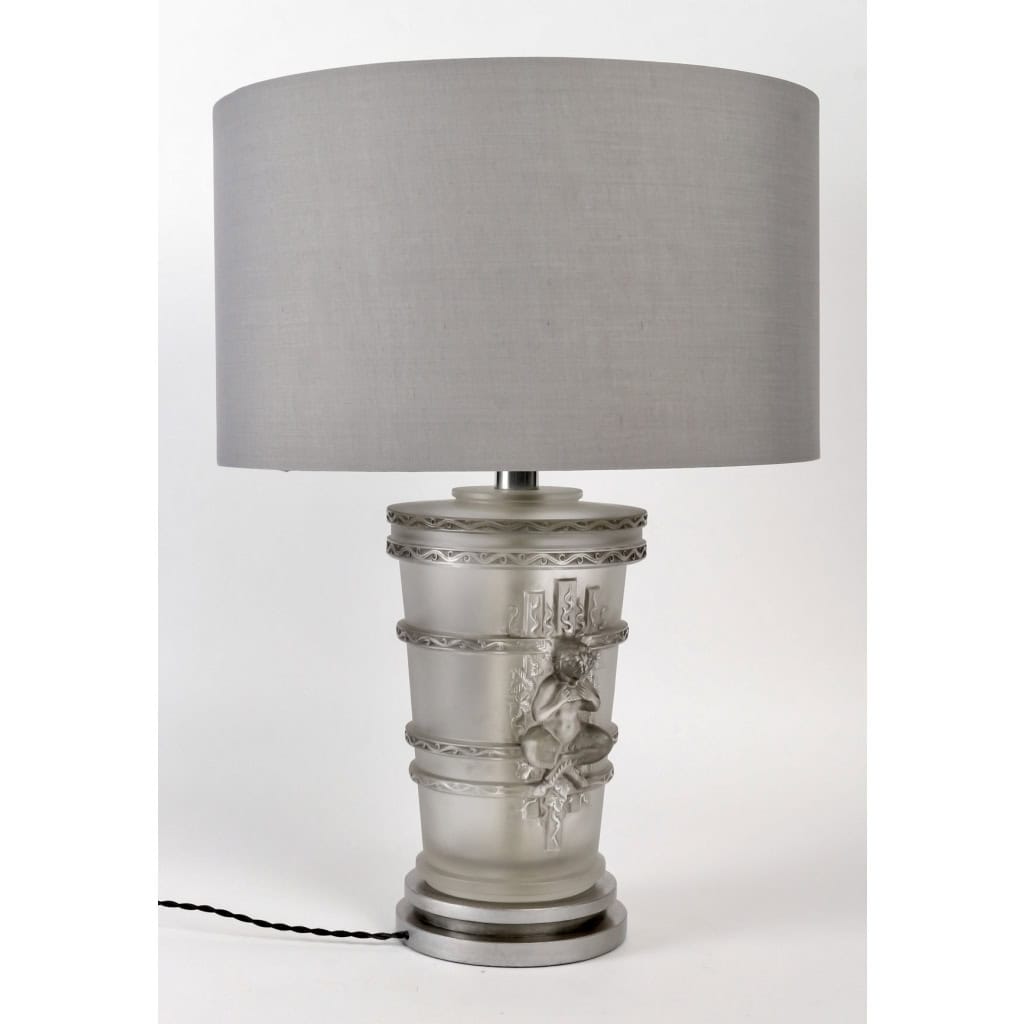 Paire de Lampes « Pan » cristal blanc patiné gris de Marc LALIQUE | Biron Paire de Lampes "Pan" cristal blanc patiné gris de Marc LALIQUE