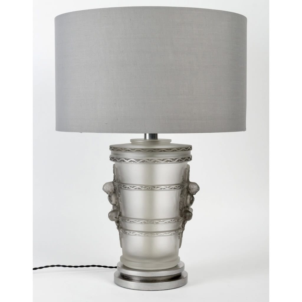 Paire de Lampes « Pan » cristal blanc patiné gris de Marc LALIQUE | Biron Paire de Lampes "Pan" cristal blanc patiné gris de Marc LALIQUE