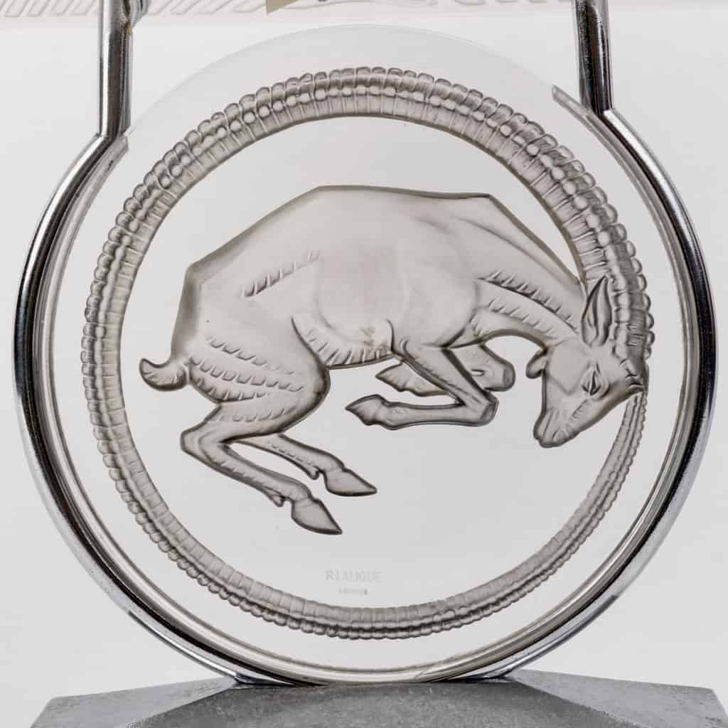Paire de Lampes « Bélier » verre blanc patiné gris de René LALIQUE | Biron Paire de Lampes "Bélier" verre blanc patiné gris de René LALIQUE