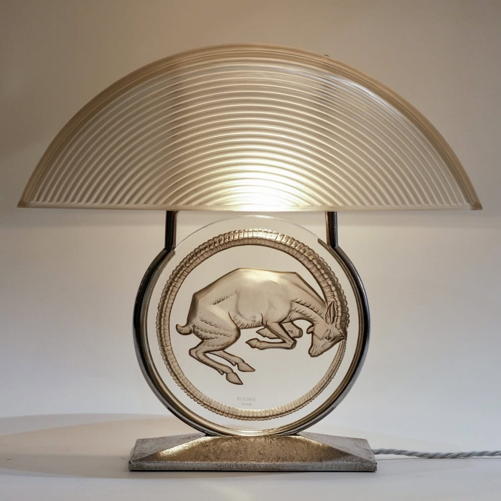 Paire de Lampes « Bélier » verre blanc patiné gris de René LALIQUE | Biron Paire de Lampes "Bélier" verre blanc patiné gris de René LALIQUE