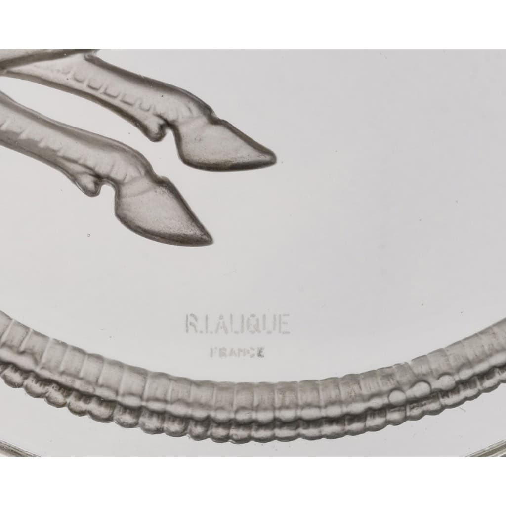 Paire de Lampes « Bélier » verre blanc patiné gris de René LALIQUE | Biron Paire de Lampes "Bélier" verre blanc patiné gris de René LALIQUE