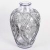Vase « Lézards et Bluets » verre bleu ciel patiné gris de René LALIQUE | Biron Vase "Lézards et Bluets" verre bleu ciel patiné gris de René LALIQUE