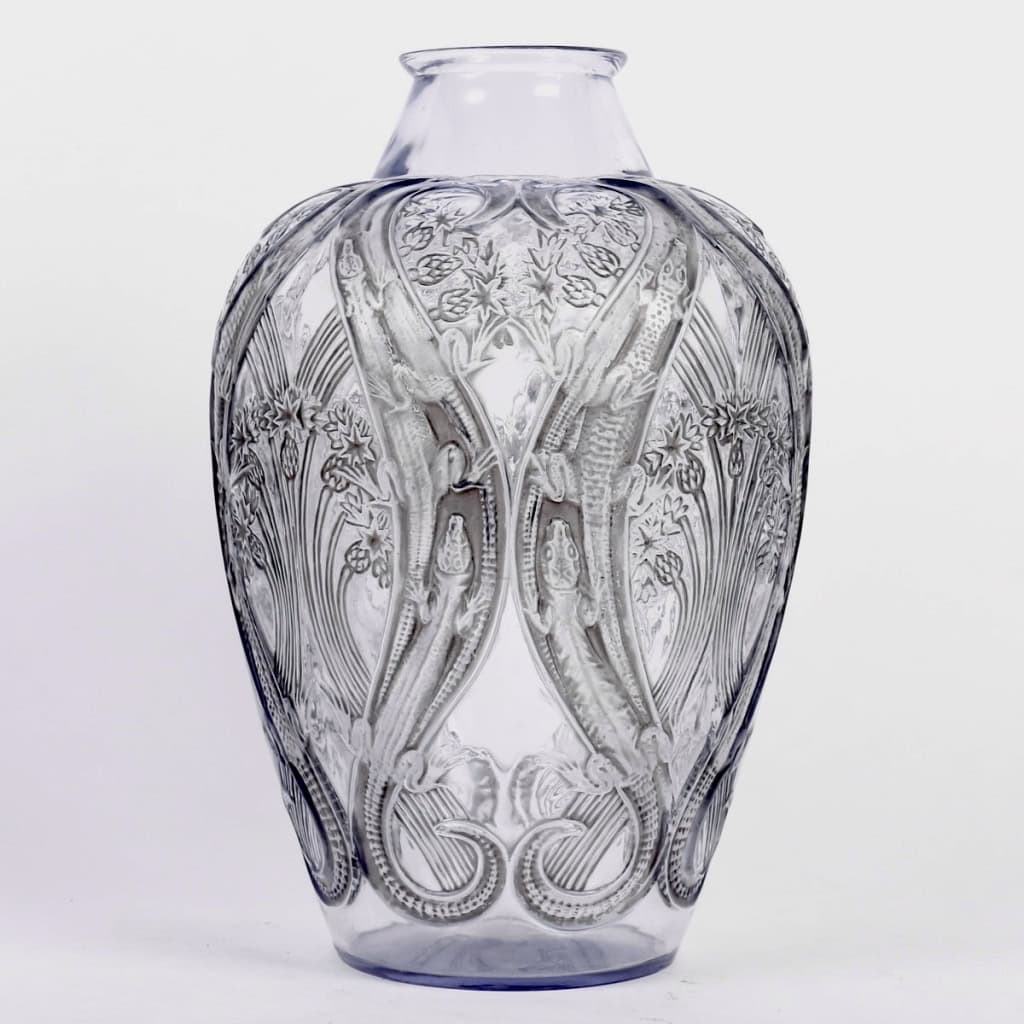 Vase « Lézards et Bluets » verre bleu ciel patiné gris de René LALIQUE | Biron Vase "Lézards et Bluets" verre bleu ciel patiné gris de René LALIQUE