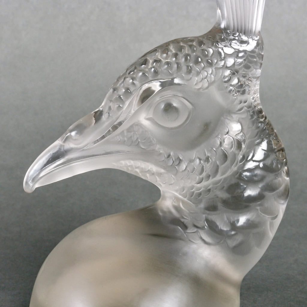 Mascotte Automobile « Tête de Paon » verre blanc de René LALIQUE | Biron Mascotte Automobile "Tête de Paon" verre blanc de René LALIQUE