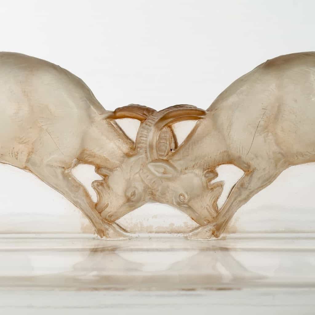 Boîte « Deux Chèvres » verre blanc patiné sépia de René LALIQUE | Biron Boîte "Deux Chèvres" verre blanc patiné sépia de René LALIQUE