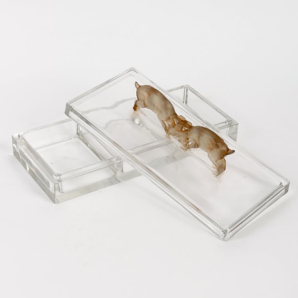 Boîte « Deux Chèvres » verre blanc patiné sépia de René LALIQUE | Biron Boîte "Deux Chèvres" verre blanc patiné sépia de René LALIQUE
