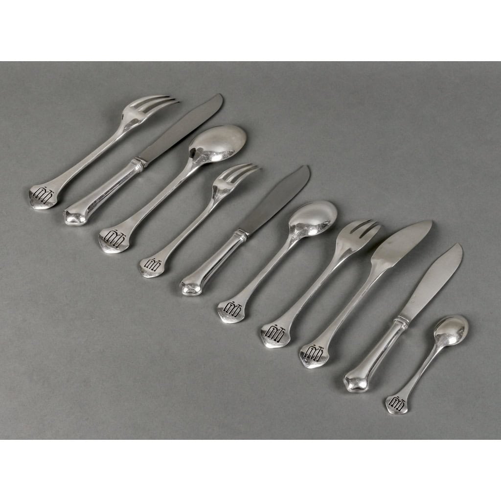 Ménagère 1922 argent massif et ébène de Jean E. PUIFORCAT – 142 Pièces | Biron Ménagère 1922 argent massif et ébène de Jean E. PUIFORCAT - 142 Pièces