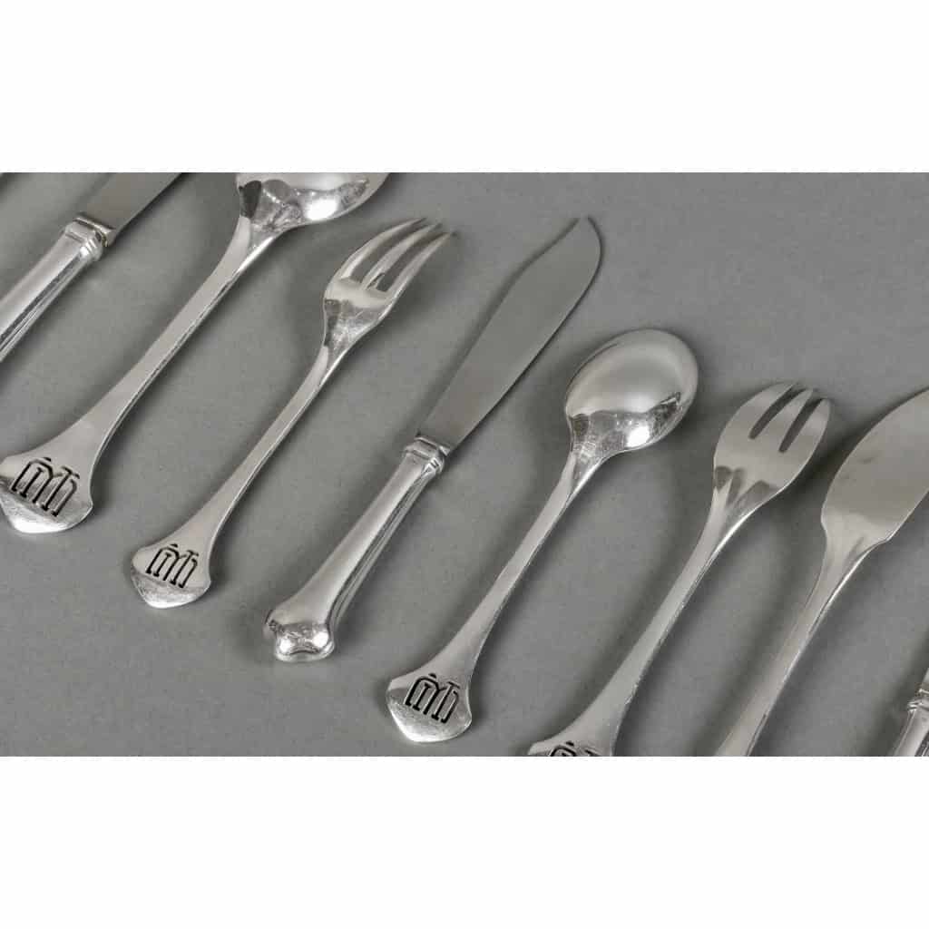 Ménagère 1922 argent massif et ébène de Jean E. PUIFORCAT – 142 Pièces | Biron Ménagère 1922 argent massif et ébène de Jean E. PUIFORCAT - 142 Pièces