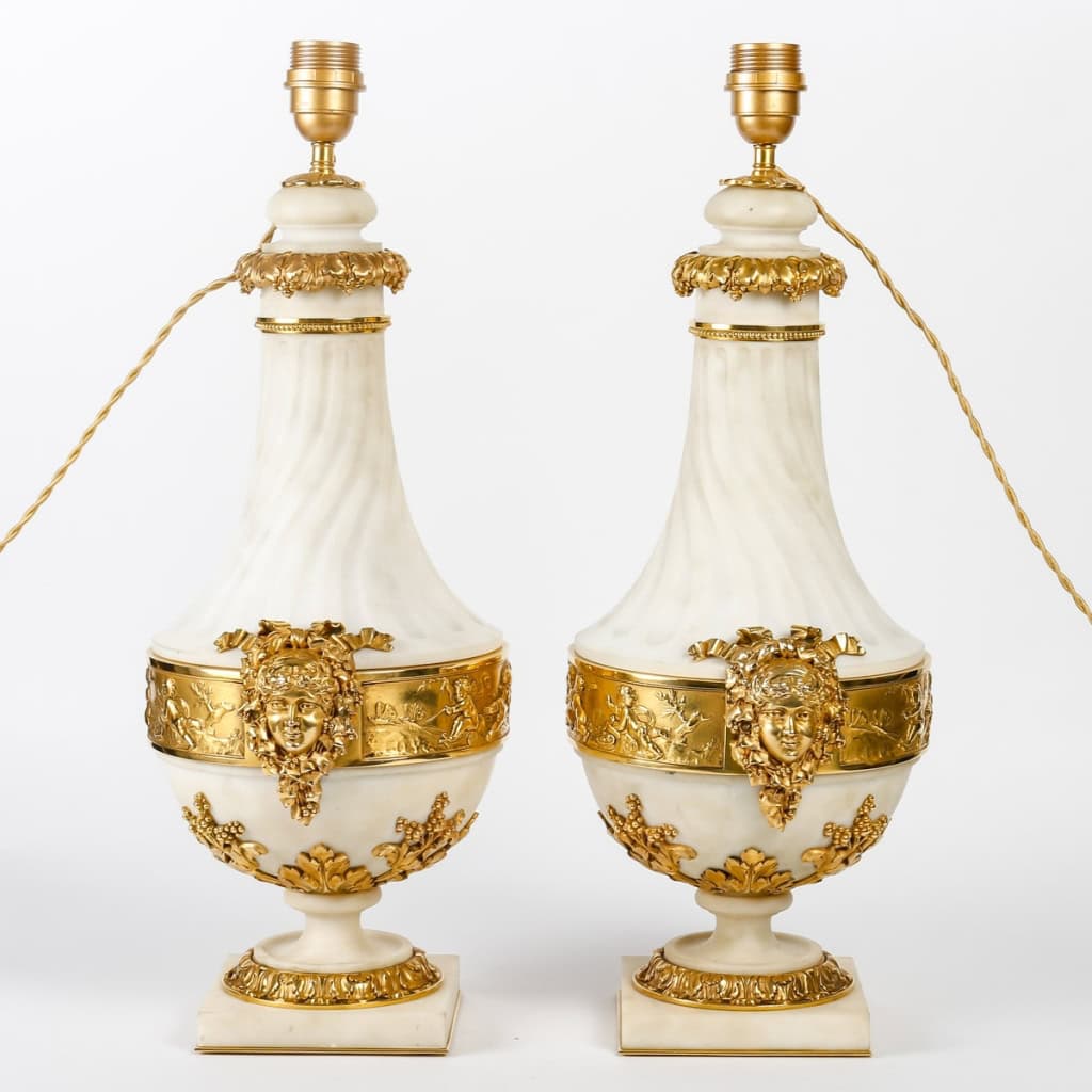 Paire d’urnes en marbre blanc à cannelures et bronze doré montées en lampe d’époque Napoléon III | Biron ||||||||||