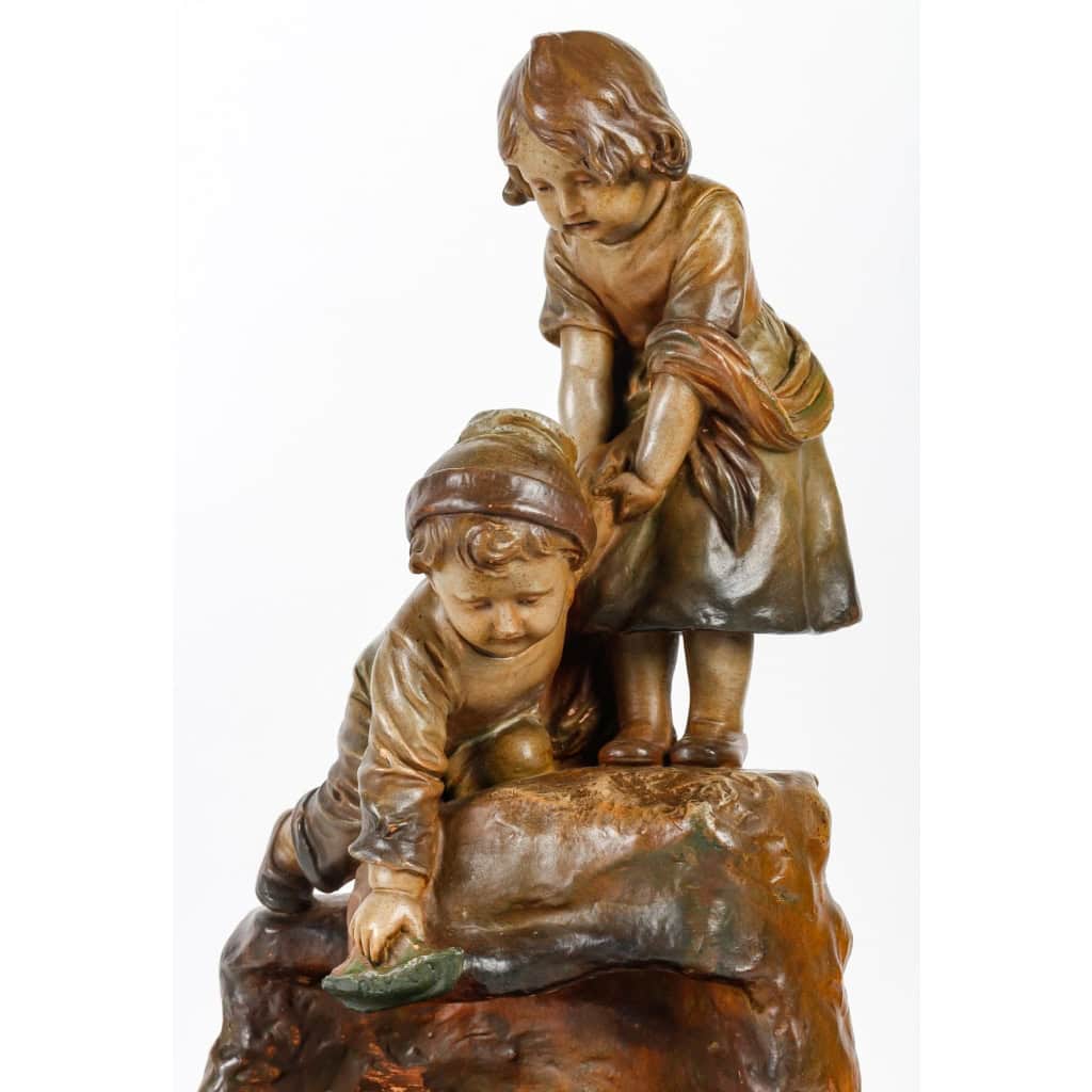 Bassin en terre cuite et coupe en verre, XXème siècle | Biron Bassin en terre cuite et coupe en verre, XXème siècle