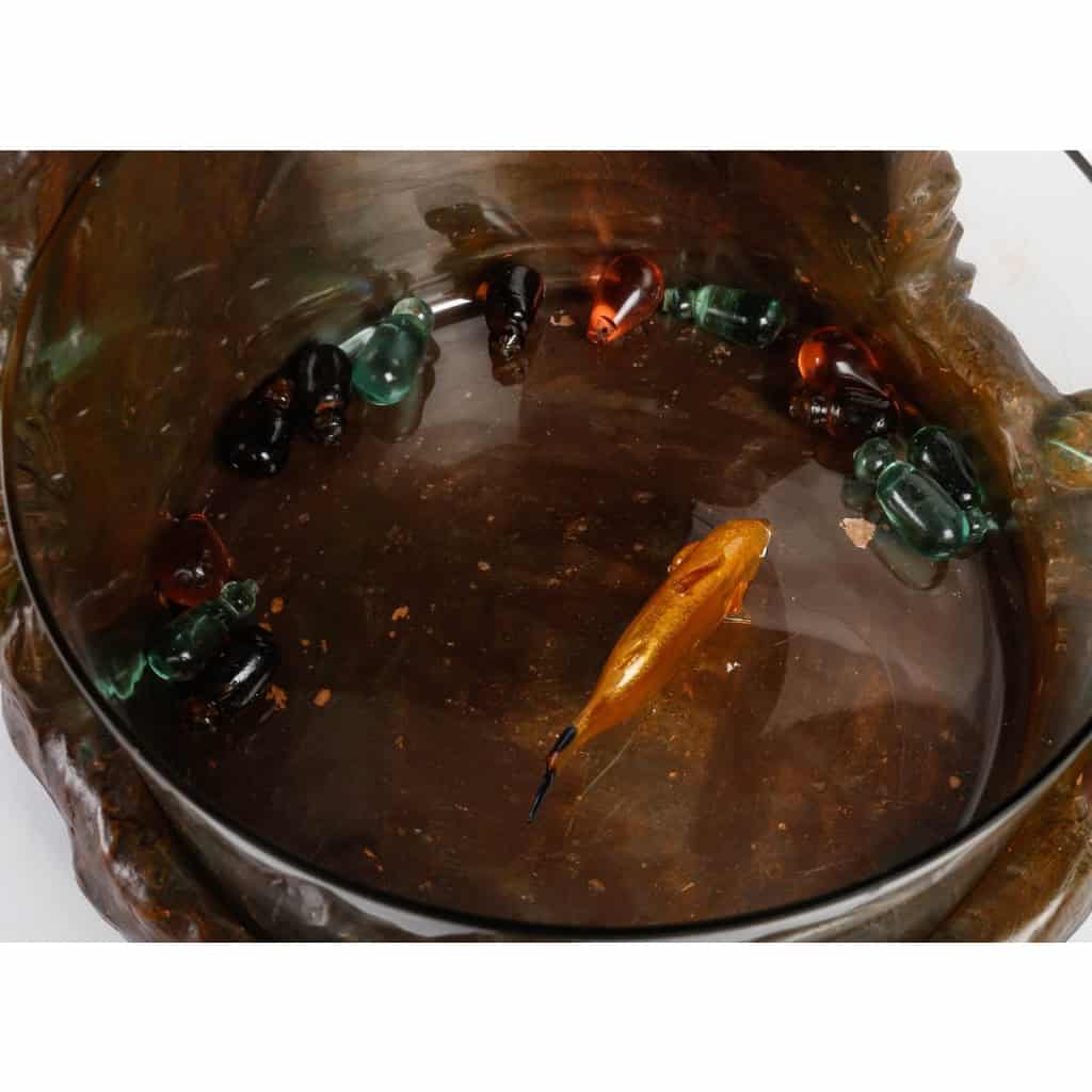 Bassin en terre cuite et coupe en verre, XXème siècle | Biron Bassin en terre cuite et coupe en verre, XXème siècle