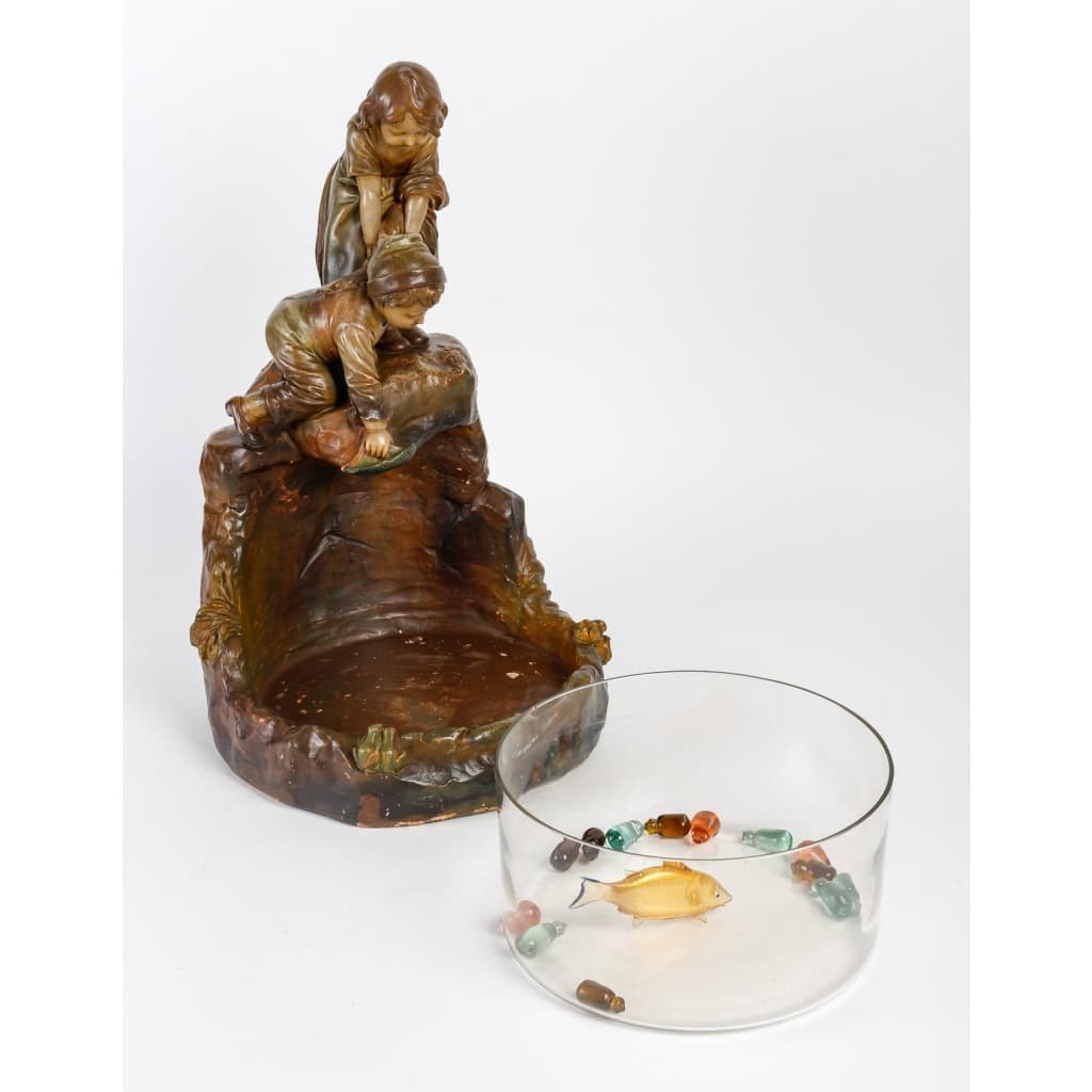Bassin en terre cuite et coupe en verre, XXème siècle | Biron Bassin en terre cuite et coupe en verre, XXème siècle