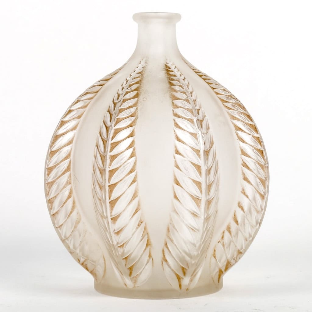 Vase « Malines » verre blanc patiné sépia de René LALIQUE | Biron Vase "Malines" verre blanc patiné sépia de René LALIQUE