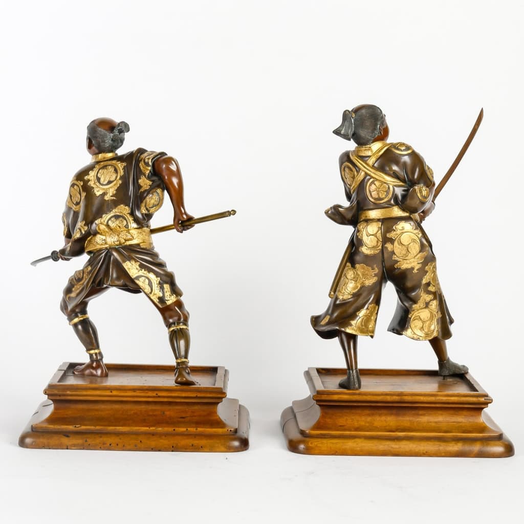 Paire de samouraïs en bronze signés par Miyao, fin de l’ère Meji, fin XIXème siècle | Biron Paire de samouraïs en bronze signés par Miyao, fin de l'ère Meji, fin XIXème siècle