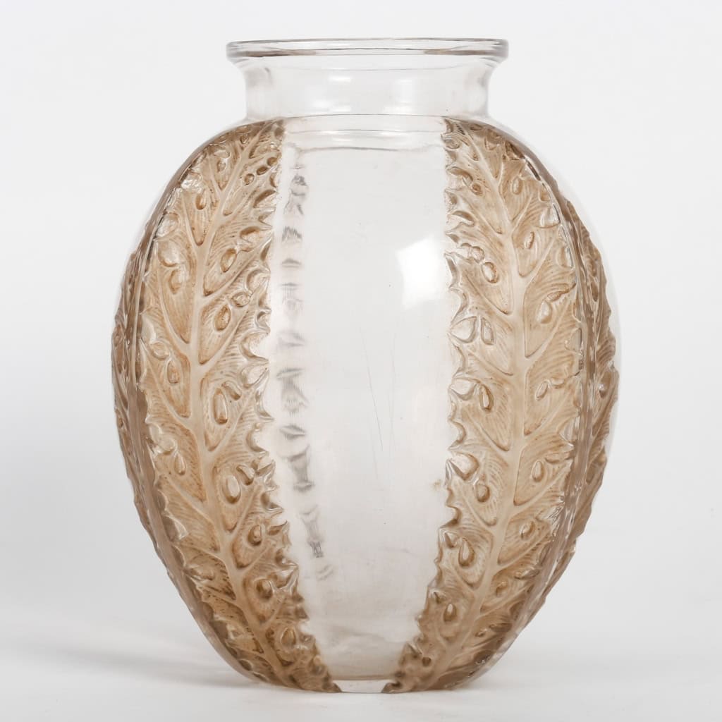 Vase « Chardons » verre blanc patiné sépia de René LALIQUE | Biron Vase "Chardons" verre blanc patiné sépia de René LALIQUE