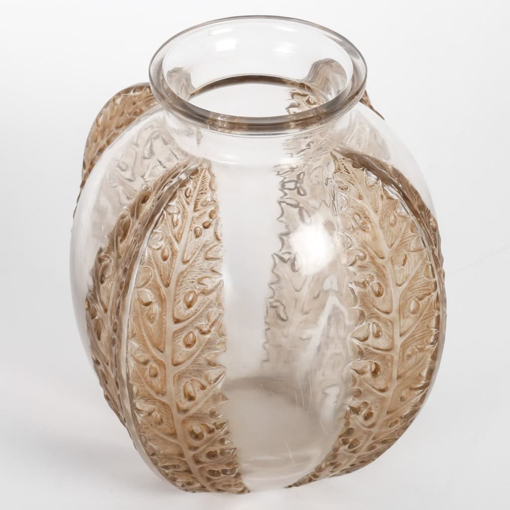 Vase « Chardons » verre blanc patiné sépia de René LALIQUE | Biron Vase "Chardons" verre blanc patiné sépia de René LALIQUE