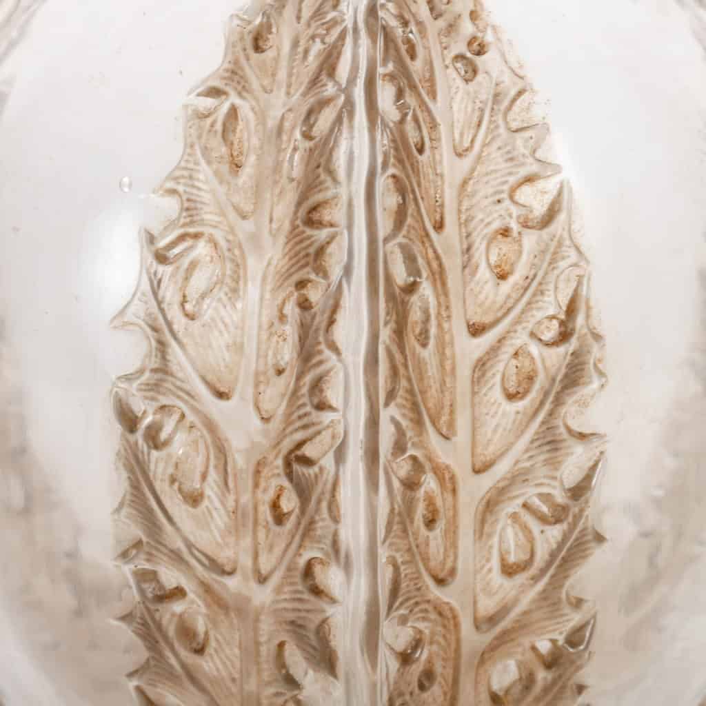 Vase « Chardons » verre blanc patiné sépia de René LALIQUE | Biron Vase "Chardons" verre blanc patiné sépia de René LALIQUE