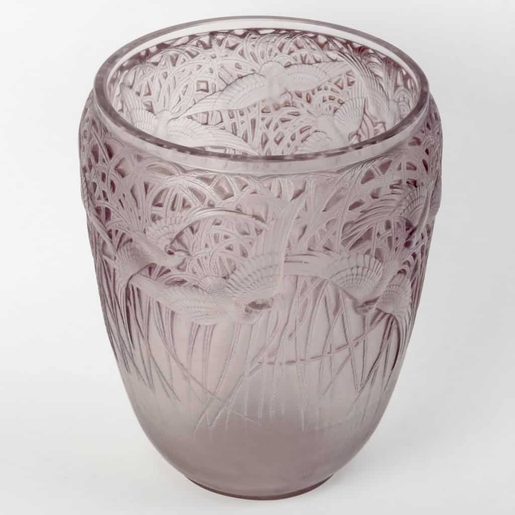 Vase « Aigrettes » verre améthyste de René LALIQUE | Biron Vase "Aigrettes" verre améthyste de René LALIQUE