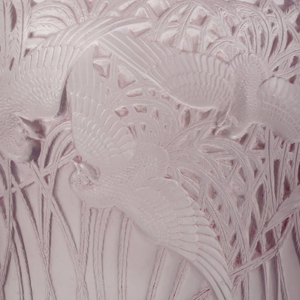 Vase « Aigrettes » verre améthyste de René LALIQUE | Biron Vase "Aigrettes" verre améthyste de René LALIQUE