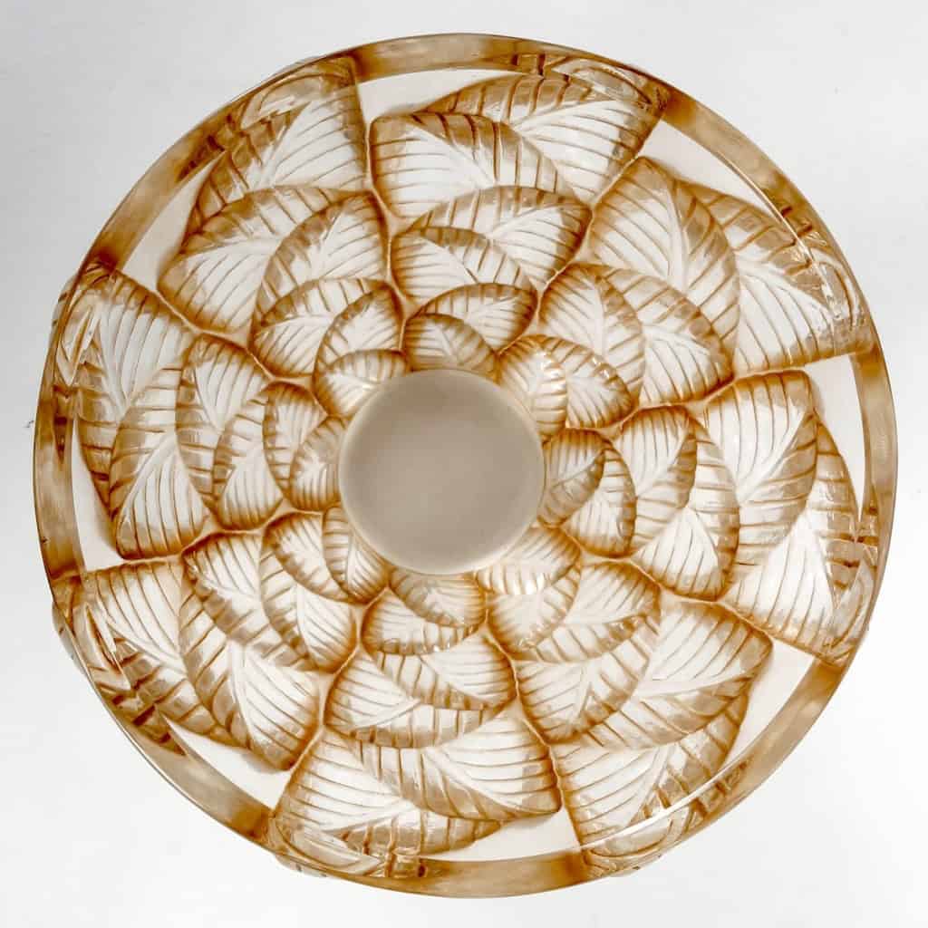 Vase « Moissac » verre blanc patiné sépia de Marc LALIQUE | Biron Vase "Moissac" verre blanc patiné sépia de Marc LALIQUE